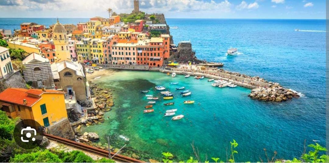 Komodo la spezia&cinque terre Esterno foto